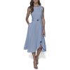 Women's Light Scoop Neck Sleeveless Midi Dress